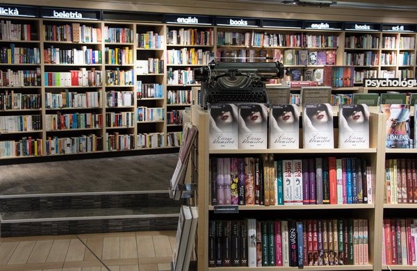Aménagement d'un magasin : des accessoires en bois pour bien organiser votre commerce